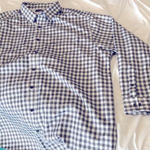 5/$25 ROUNDTREE & YOURKE LONG SLEEVE BUTTON UP SHIRT